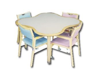 크로바형 테이블